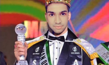 Kartik Raichand is a Public Figure, in this he is fond of taking selfies with all Bollywood artists