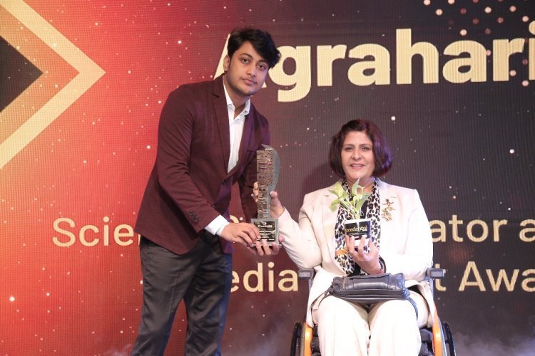 Abhishek Agrahari Honored with Science Communicator and Social Media Impact Award at Precedential Awards 2023