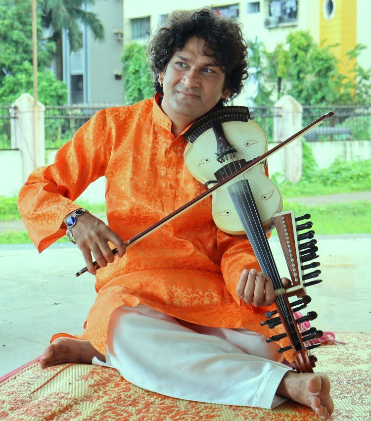 Pt.Naviin Gandharv ,  the ‘’Real Gandharv’’ who made the instruments speak