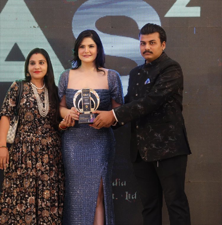 VibeSocial by Ronit Kushwaha Honored as Best Online Reputation Management Company in India by Bollywood Actress Zareen Khan