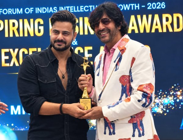 Veeir Chaudary Gets the Star Treatment at Award Night as Fans Line Up for Pictures